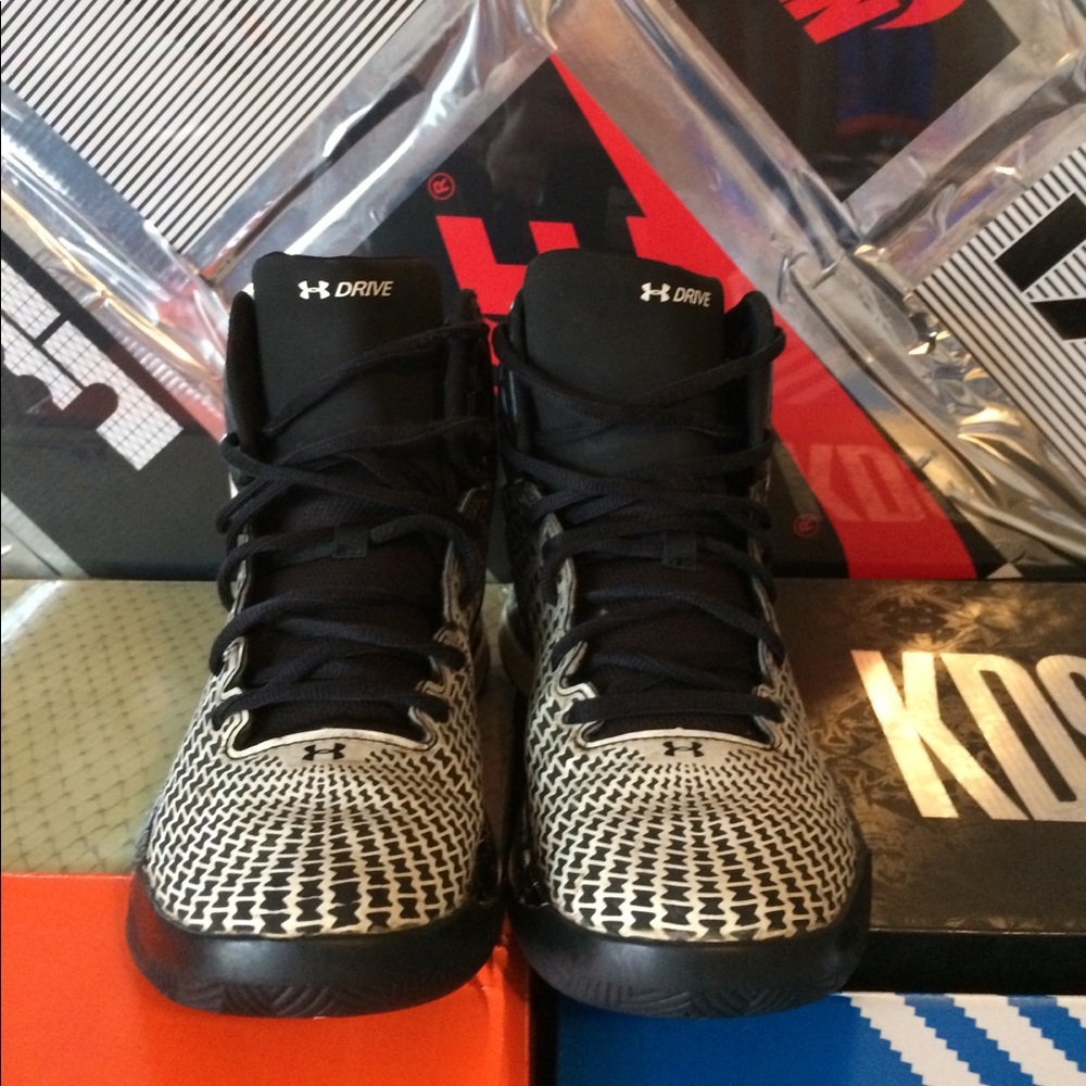 Under armor basketball shoe